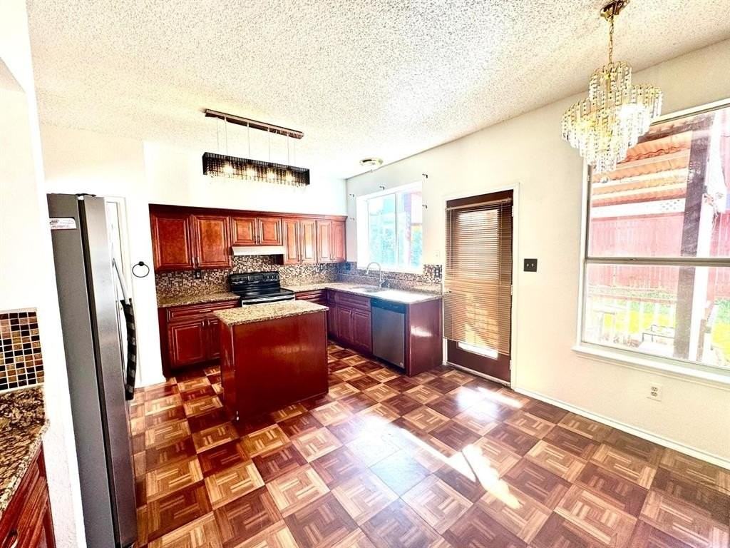 6805 Canoe Ln - Photo 7 of 21