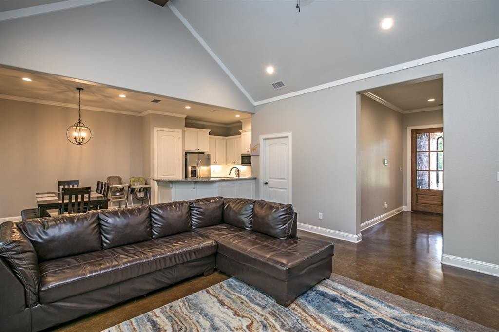 18310 Timber Oaks Drive - Photo 6 of 33