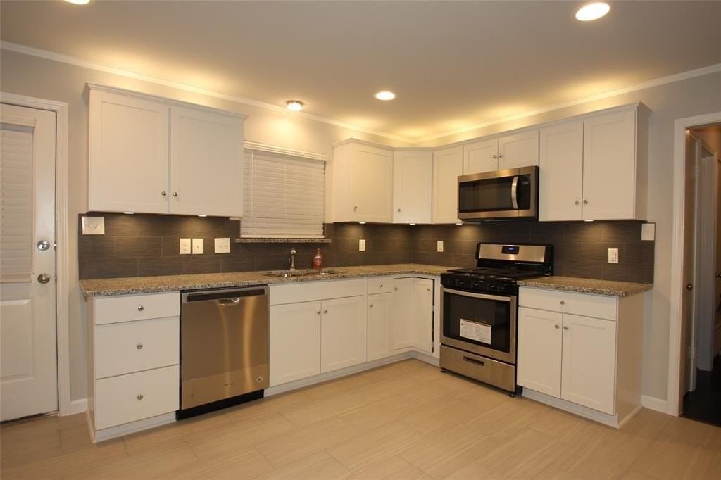 1606 Haddock St - Photo 5 of 23