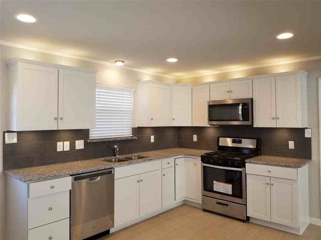 1606 Haddock St - Photo 7 of 23