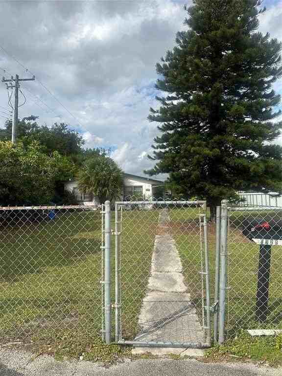 5925 Southwest 27th Street - Photo 2 of 12