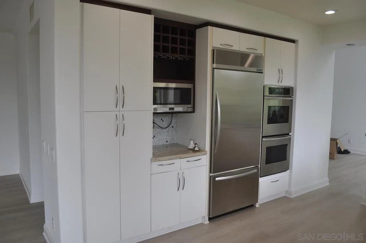 6135 Glennchester Row - Photo 3 of 26