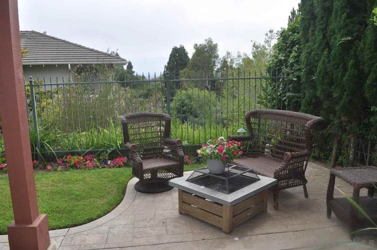 6135 Glennchester Row - Photo 5 of 26