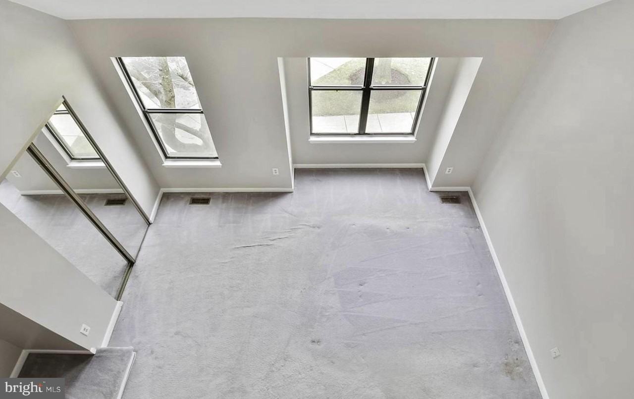 5153 King Charles Way - Photo 4 of 29