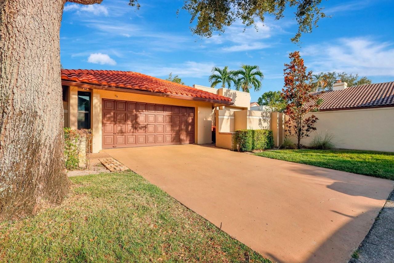 6810 Allegre Ct - Photo 2 of 29