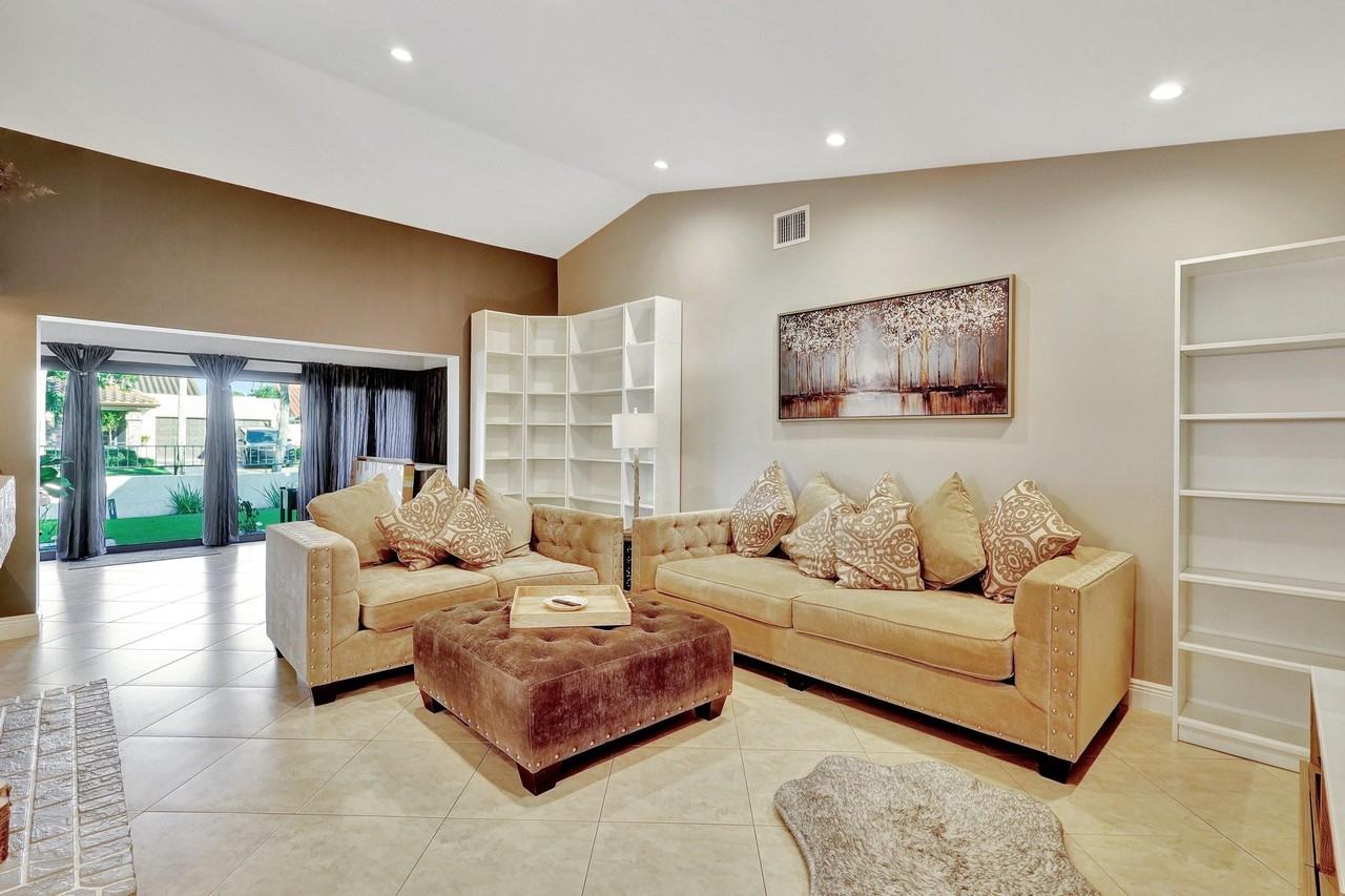 6810 Allegre Ct - Photo 5 of 29