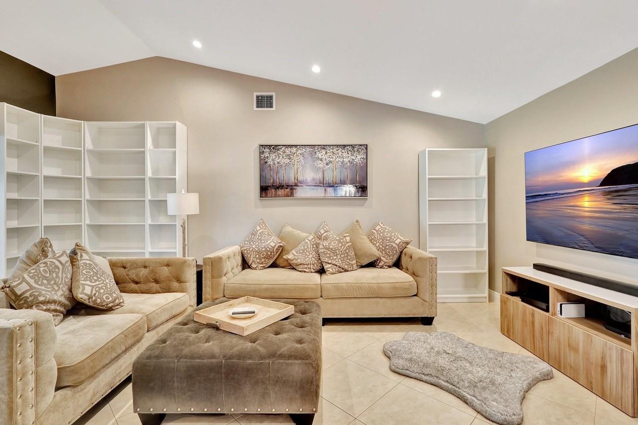 6810 Allegre Ct - Photo 6 of 29