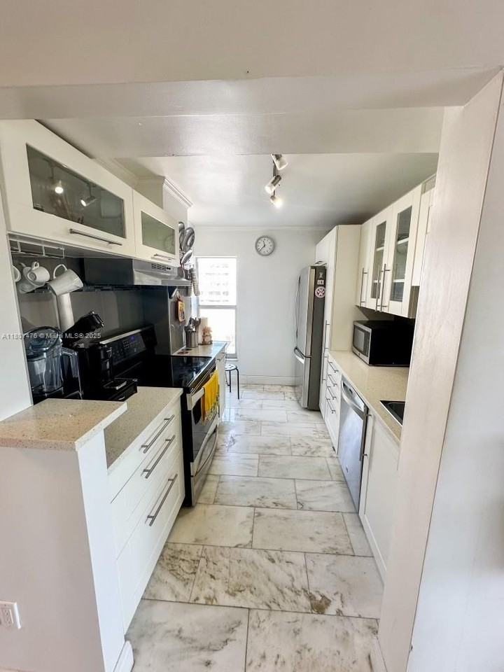 1300 Alton Rd ##4a - Photo 3 of 17