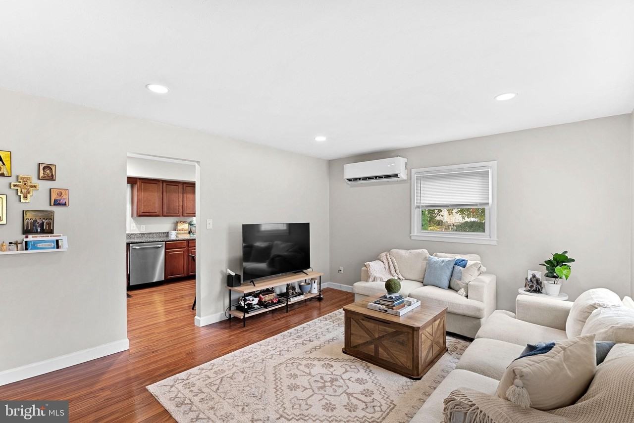 219 Josephine St - Photo 5 of 26