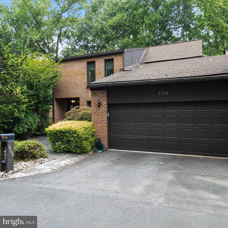 3704 Oak Hill Way - Photo 2 of 48