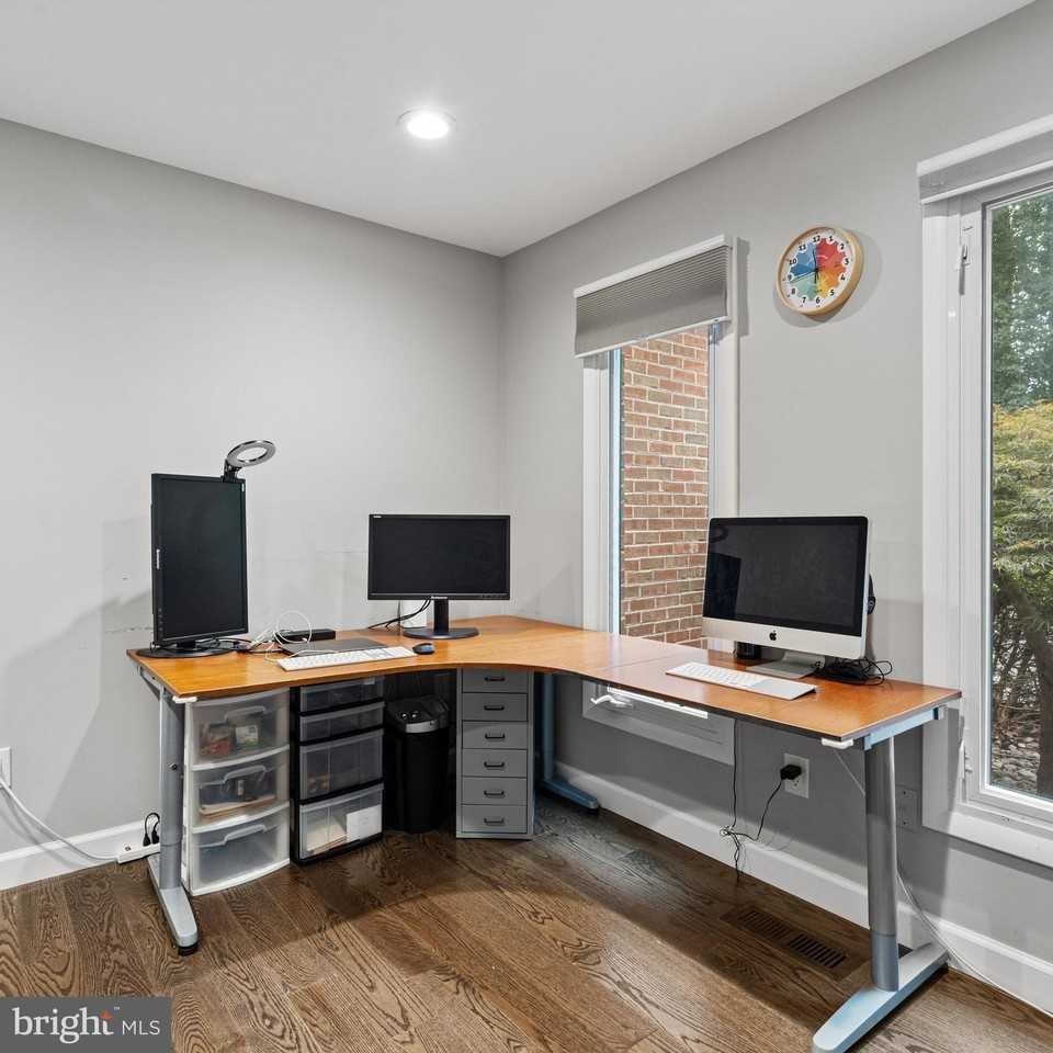 3704 Oak Hill Way - Photo 4 of 48