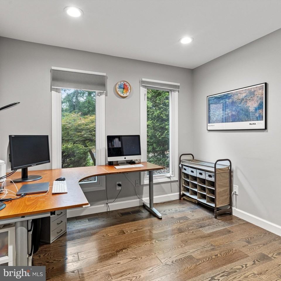 3704 Oak Hill Way - Photo 5 of 48