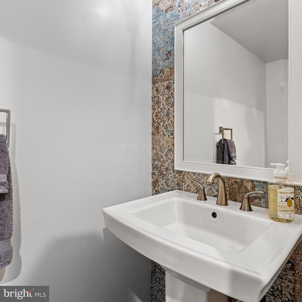 3704 Oak Hill Way - Photo 7 of 48