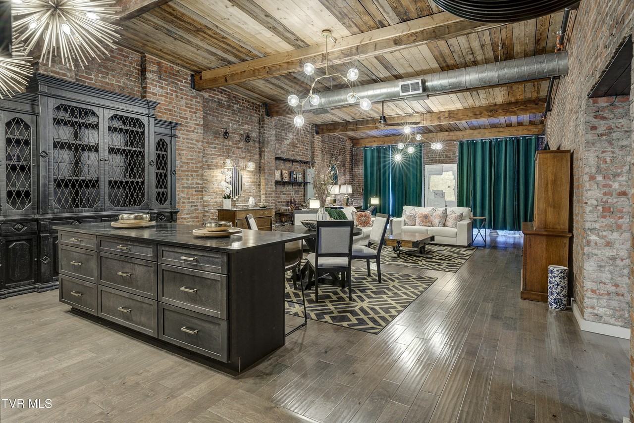 809 State St Unit 301 #301