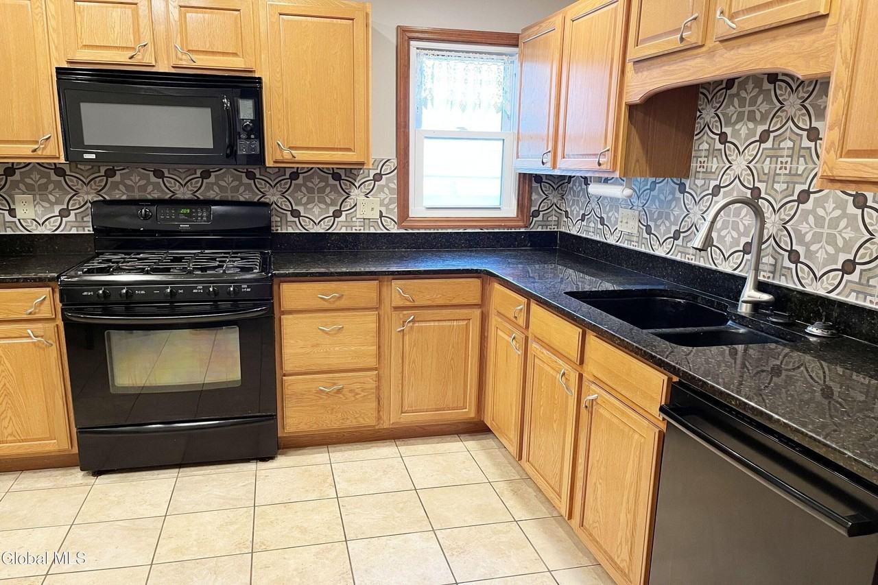 210 Walnut Ln - Photo 2 of 18