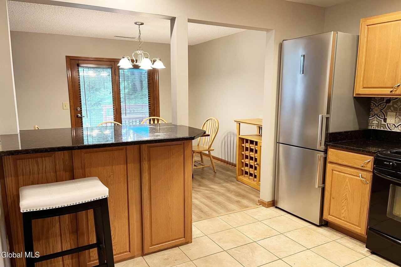 210 Walnut Ln - Photo 3 of 18