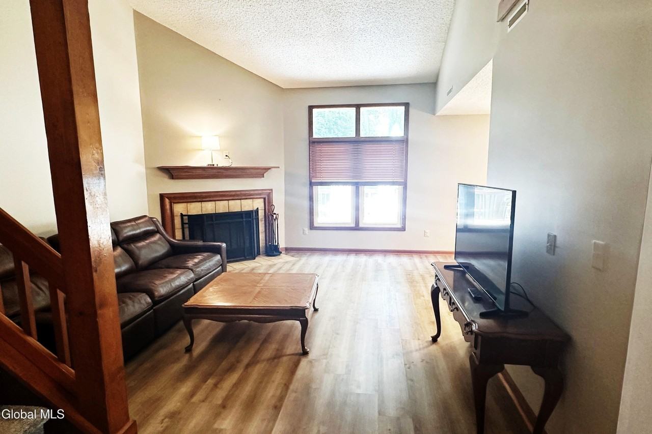 210 Walnut Ln - Photo 4 of 18