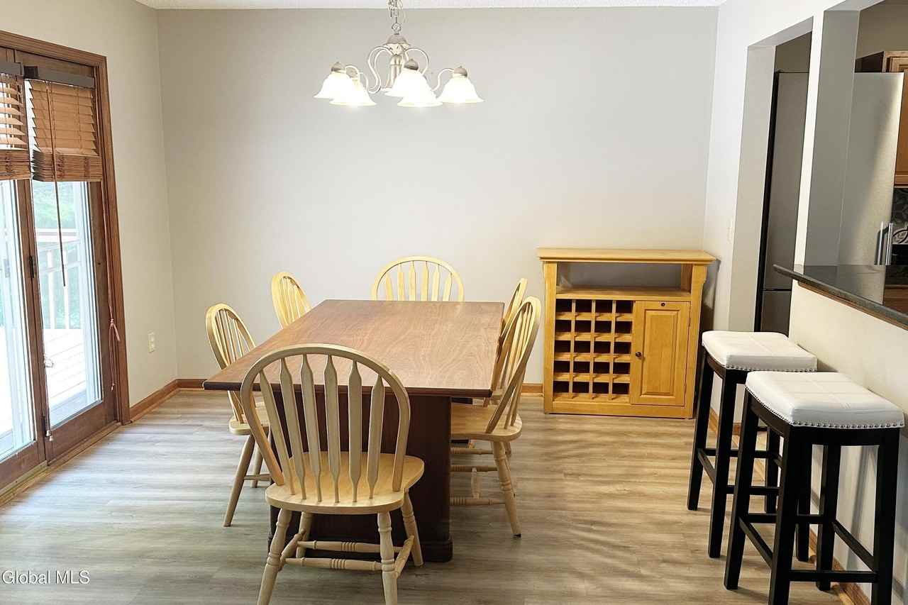 210 Walnut Ln - Photo 5 of 18