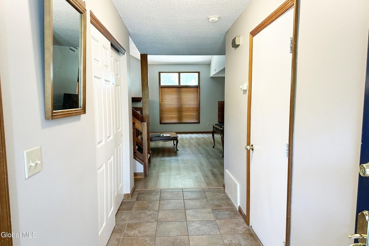 210 Walnut Ln - Photo 6 of 18