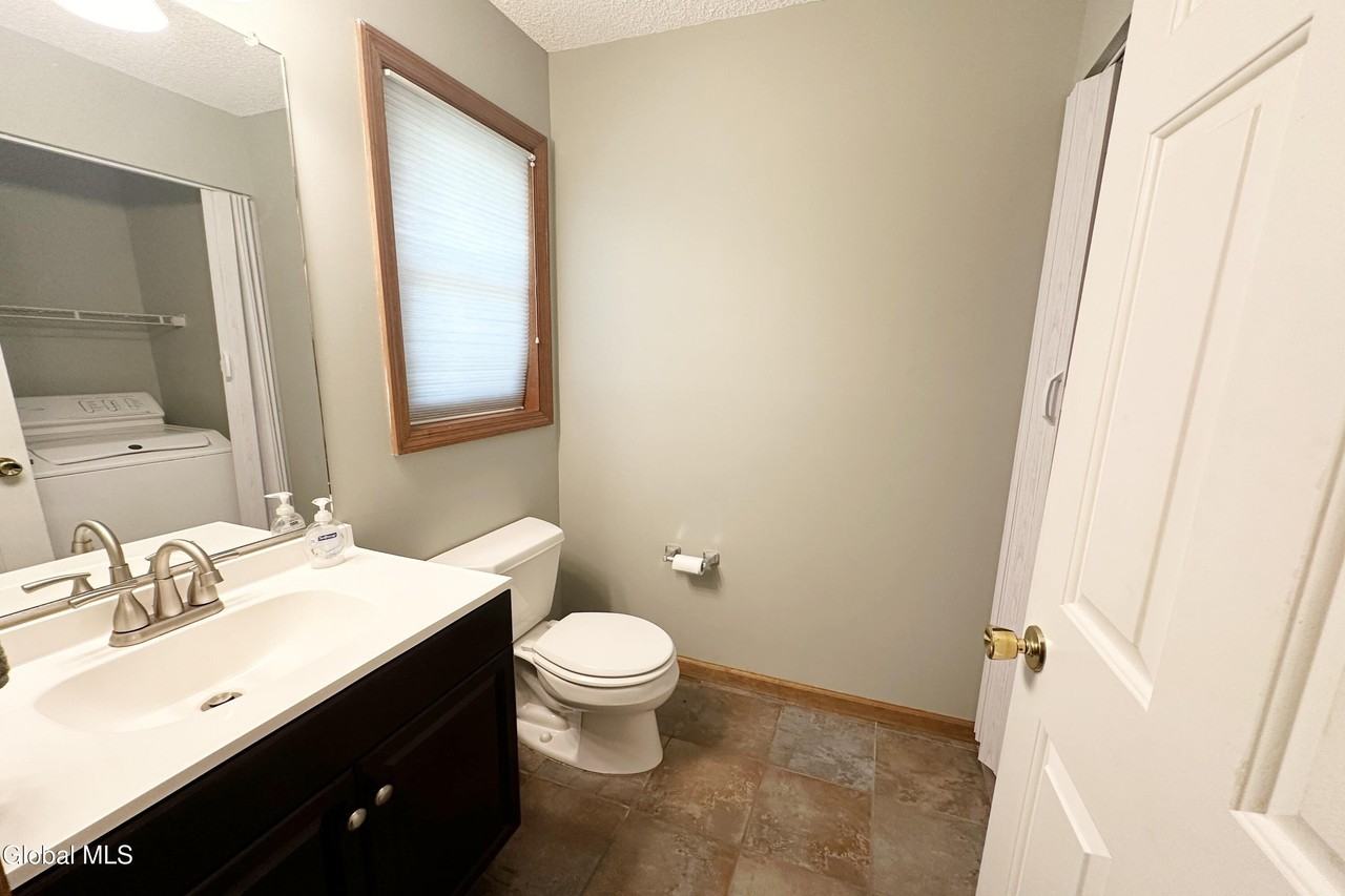 210 Walnut Ln - Photo 7 of 18