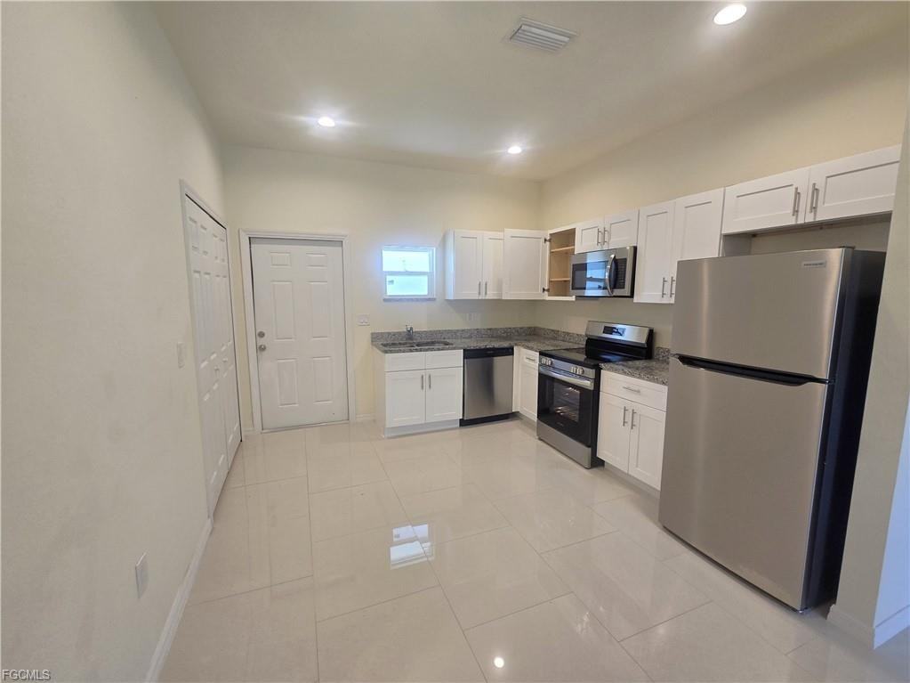 922 Barcelona St E - Photo 3 of 8