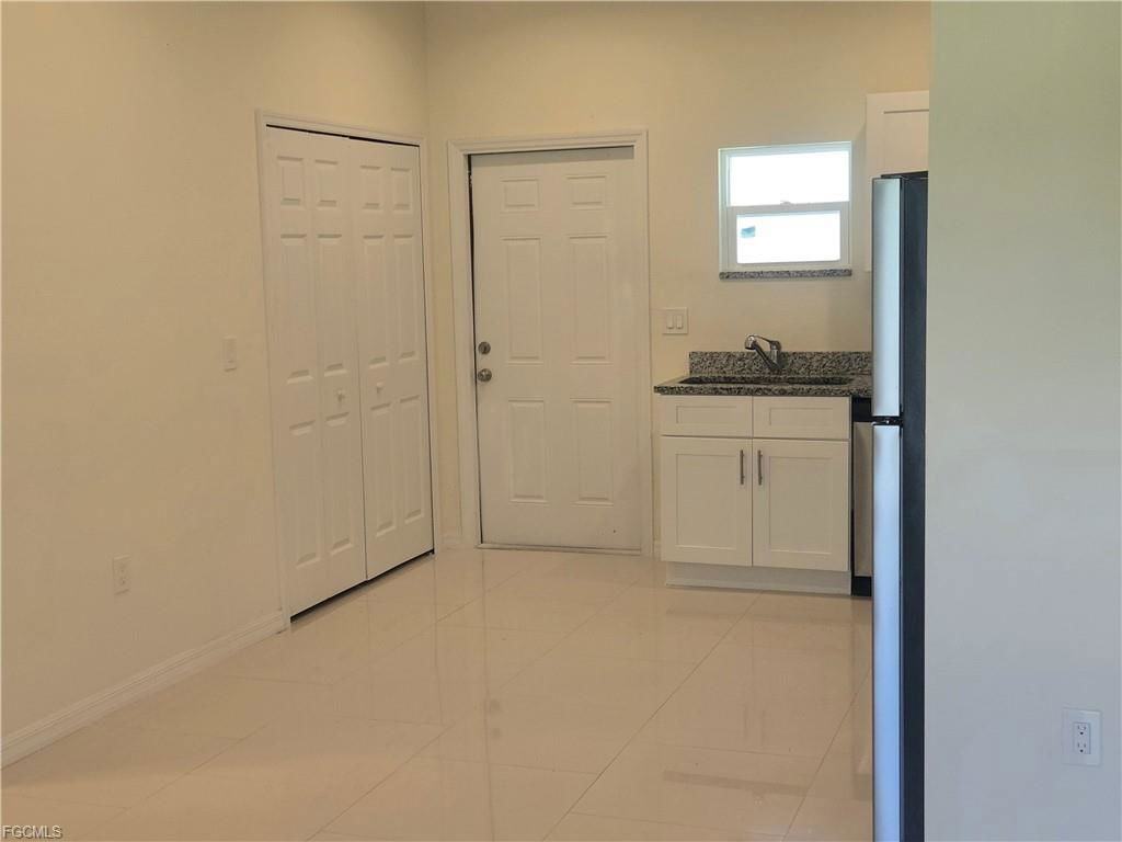 922 Barcelona St E - Photo 5 of 8