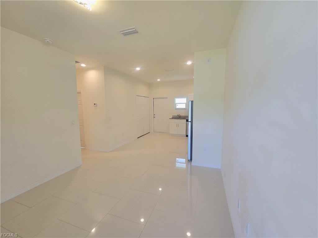 922 Barcelona St E - Photo 7 of 8