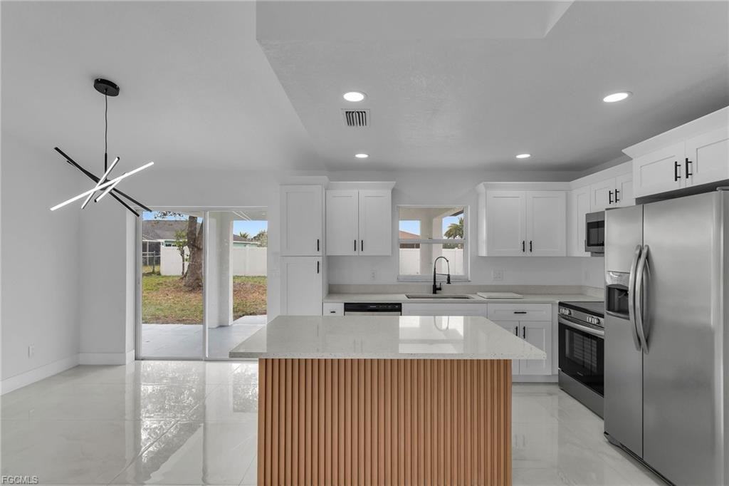 1324 Se 22nd Ter - Photo 7 of 8