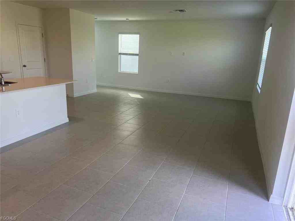 19763 Garden Ridge Ct - Photo 4 of 8