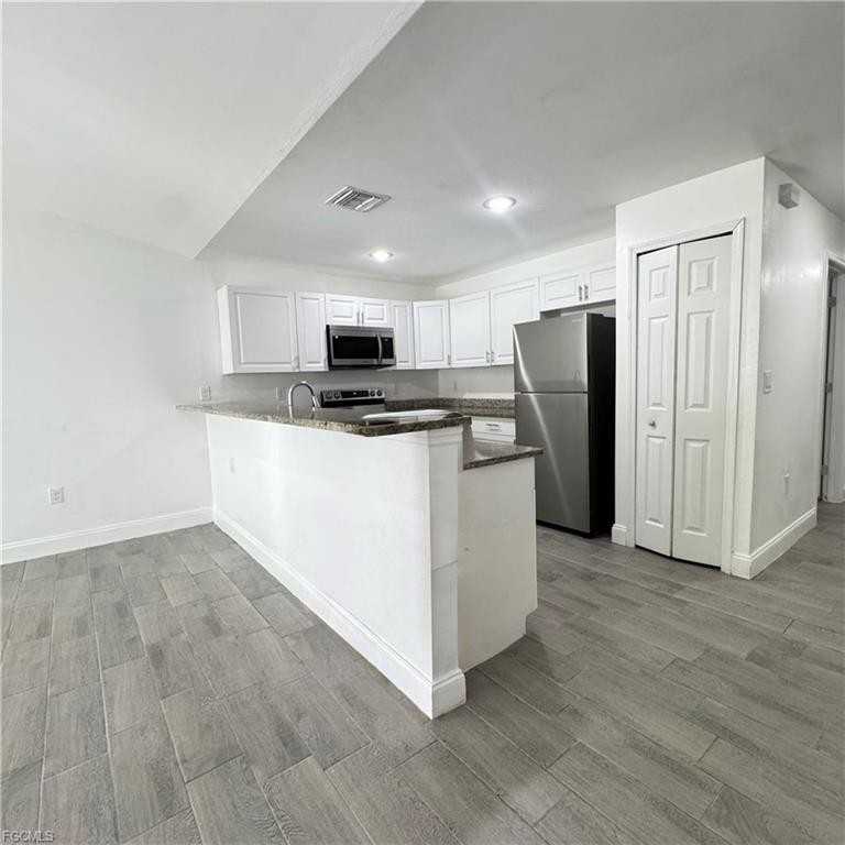 1582 Gretchen Ave S - Photo 4 of 8