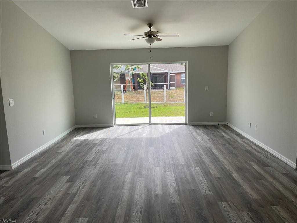 2325 Nw 9th Ave - Photo 3 of 8