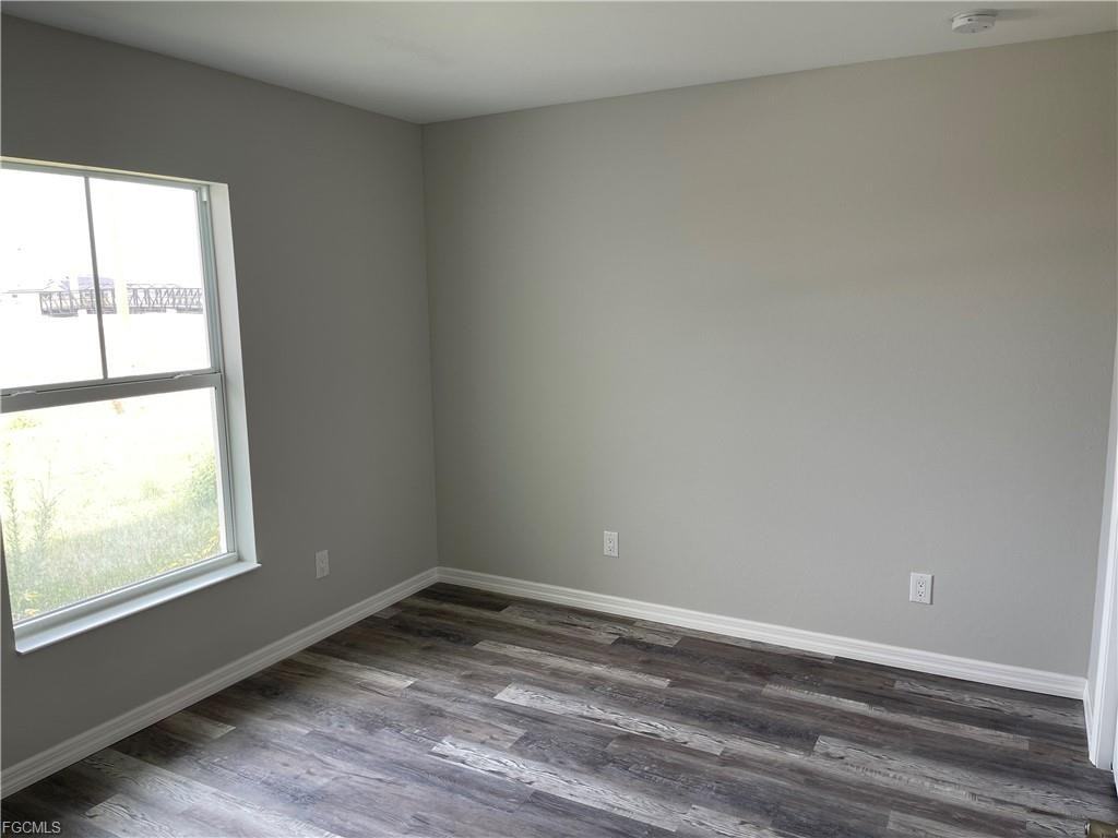 2325 Nw 9th Ave - Photo 4 of 8