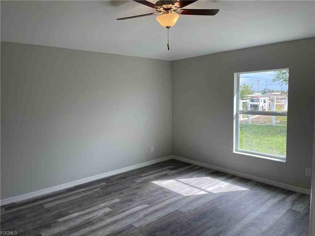 2325 Nw 9th Ave - Photo 5 of 8