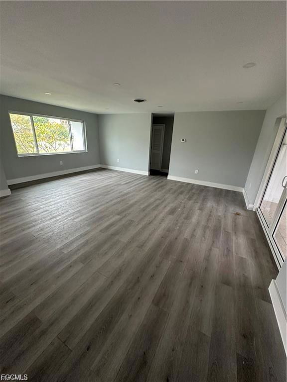 1292 Thompson St - Photo 2 of 8