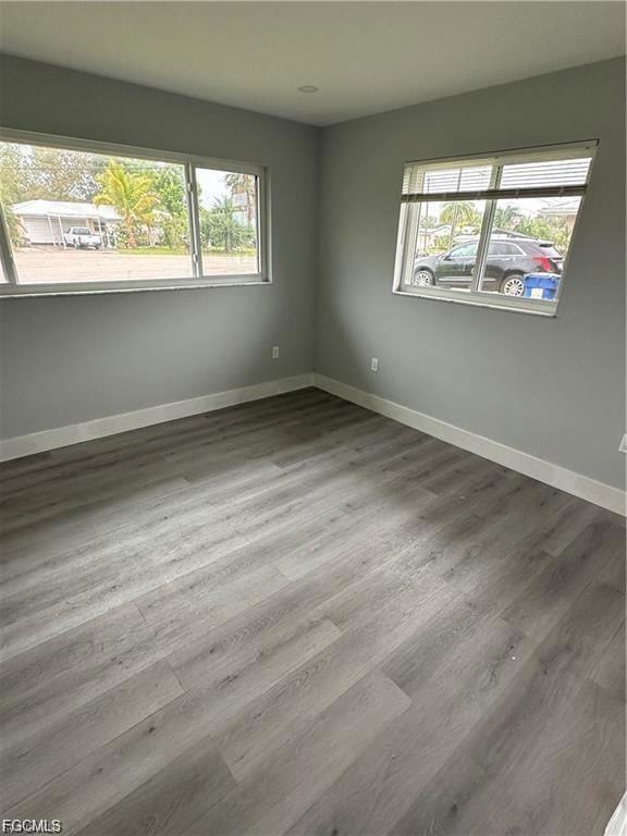 1292 Thompson St - Photo 5 of 8