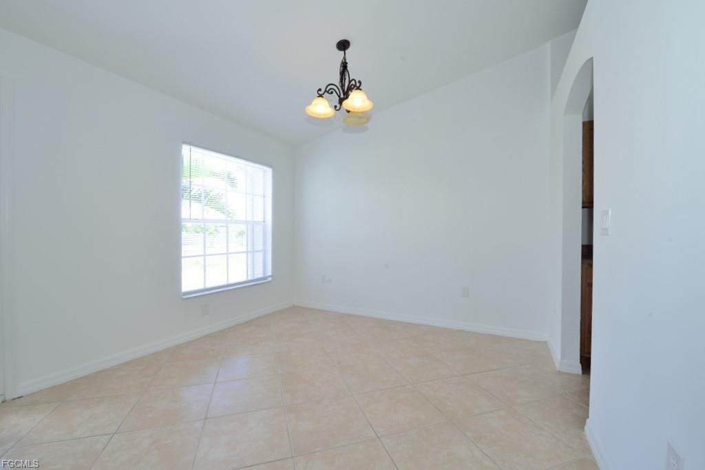 343 Ne 10th St - Photo 3 of 8