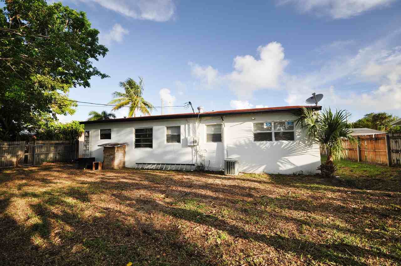 1143 W 23rd St - Photo 4 of 14