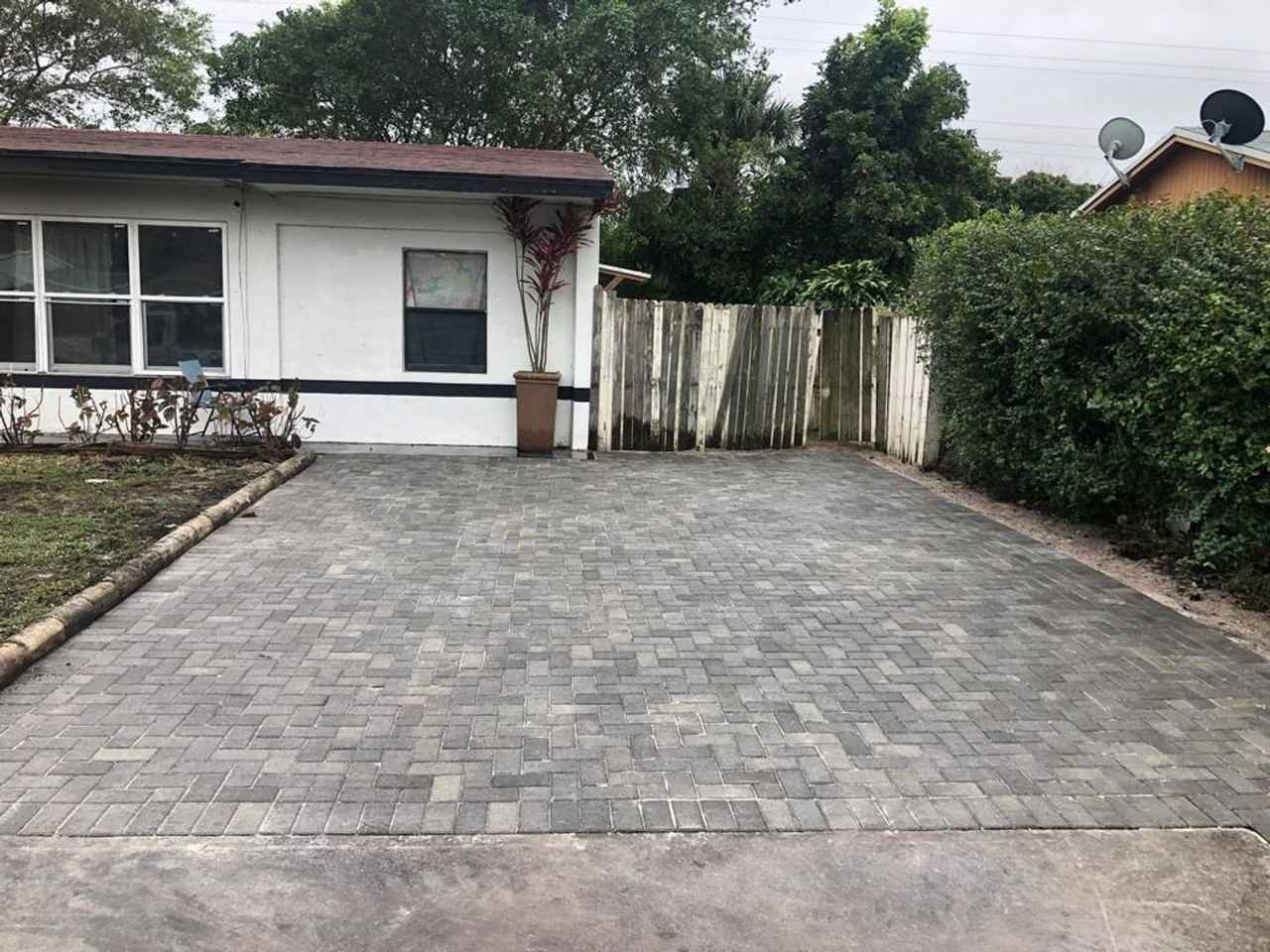 1143 W 23rd St - Photo 3 of 14