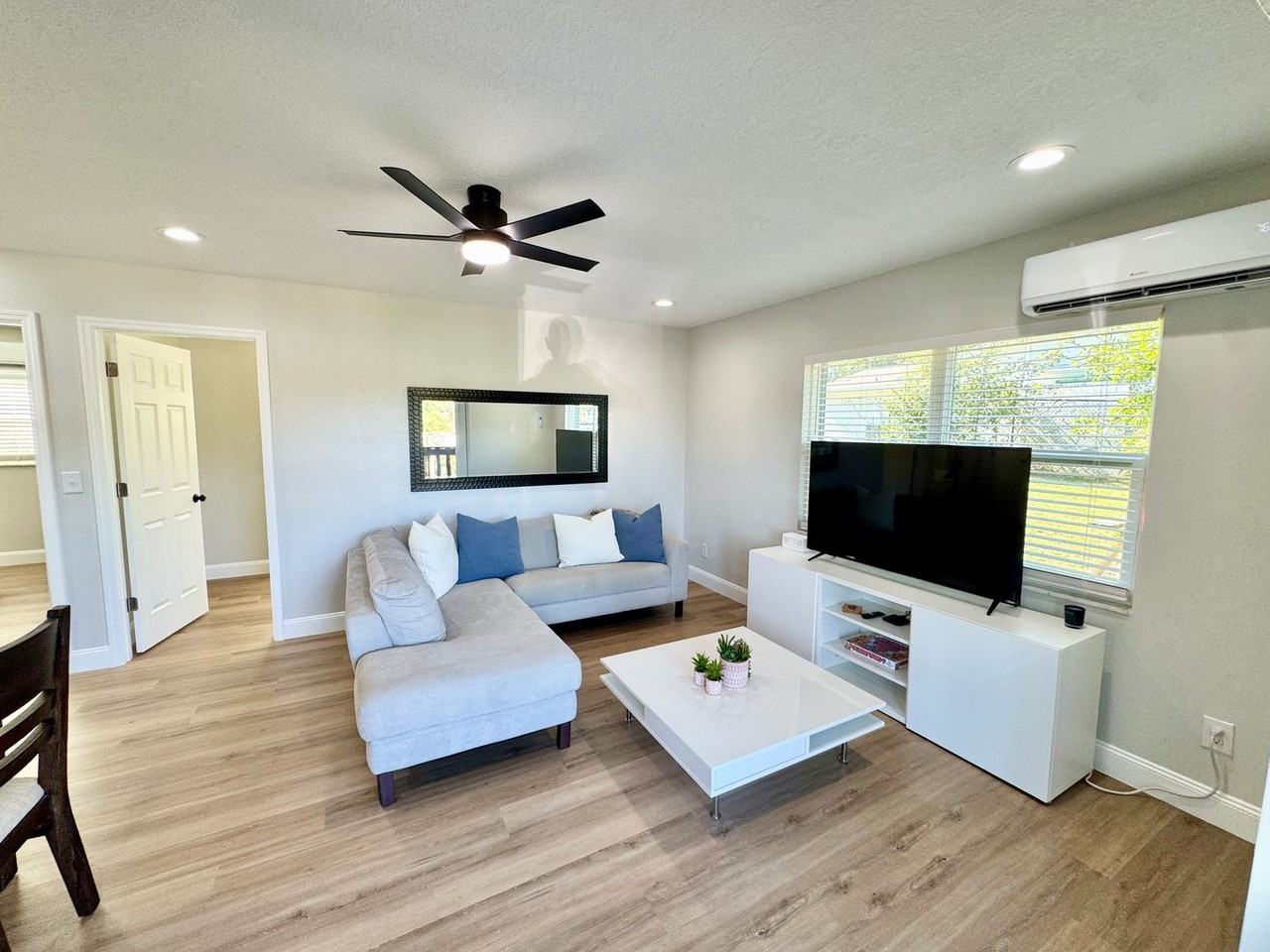 439 Carroll St - Photo 7 of 41