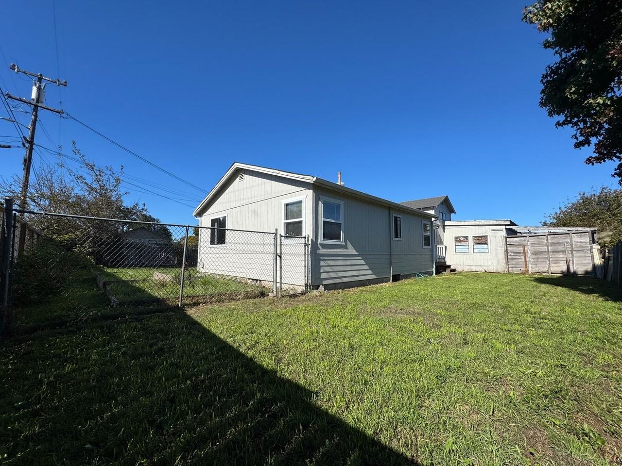 1695 Chestnut St - Photo 3 of 39