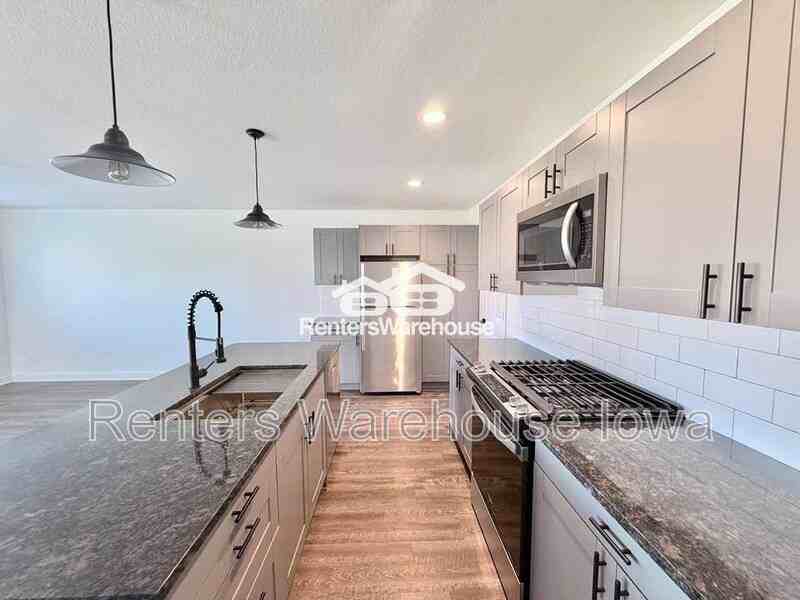 2103 Willis Ave - Photo 3 of 26