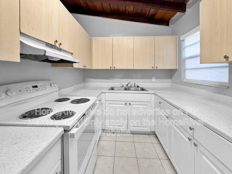 525 Southwest 22nd Terrace - Photo 3 of 19