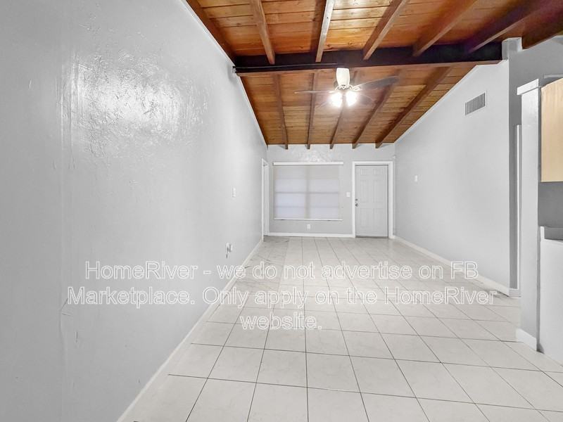 525 Southwest 22nd Terrace - Photo 5 of 19