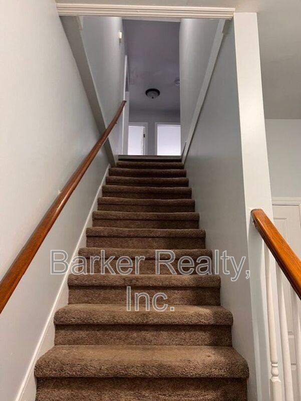 606 - Photo 2 of 20