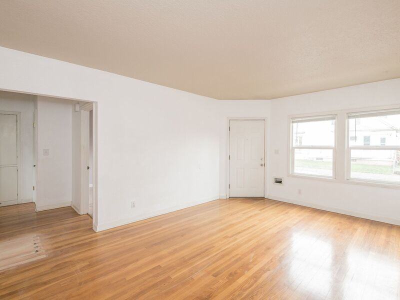 927 Ne Alberta St - Photo 7 of 17