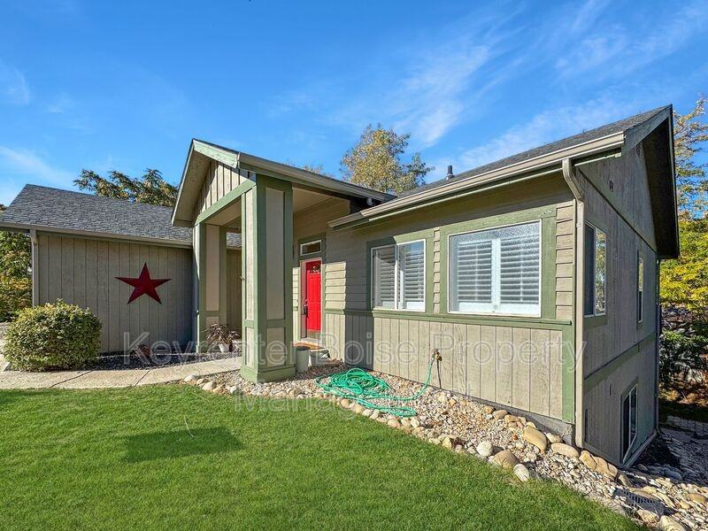 2035 S Travertine Way - Photo 3 of 31