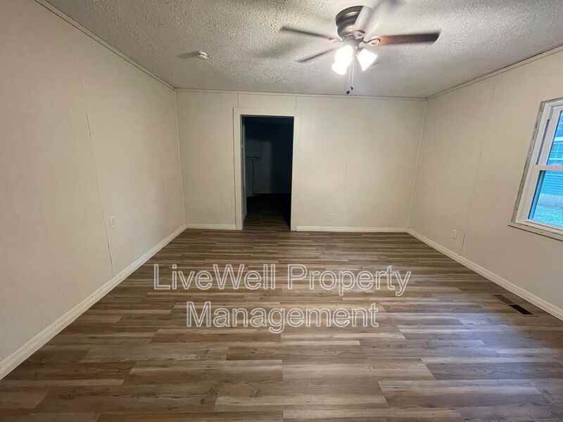 412 E 6th St - Photo 3 of 10