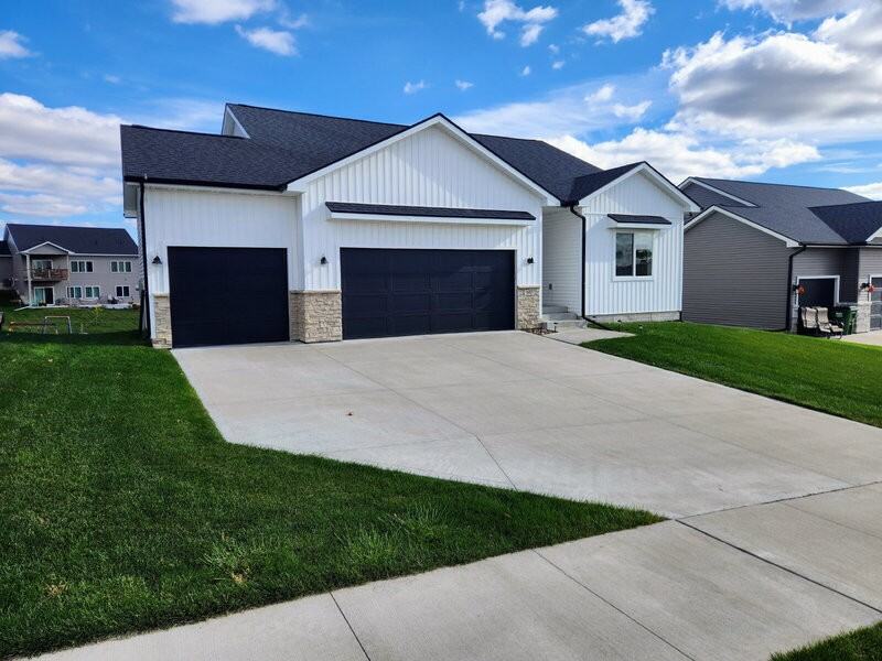 1603 Red Cedar Ln - Photo 2 of 37