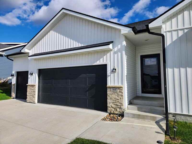 1603 Red Cedar Ln - Photo 3 of 37