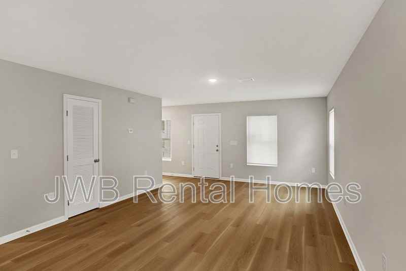 1655 Windle St - Photo 5 of 14